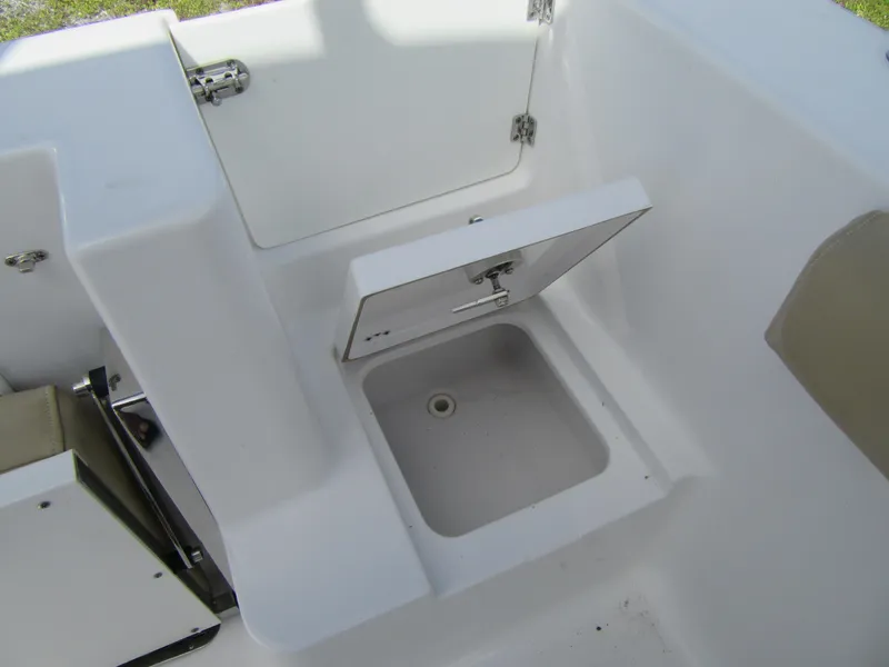 2017 Sportsman Open 232 Center Console