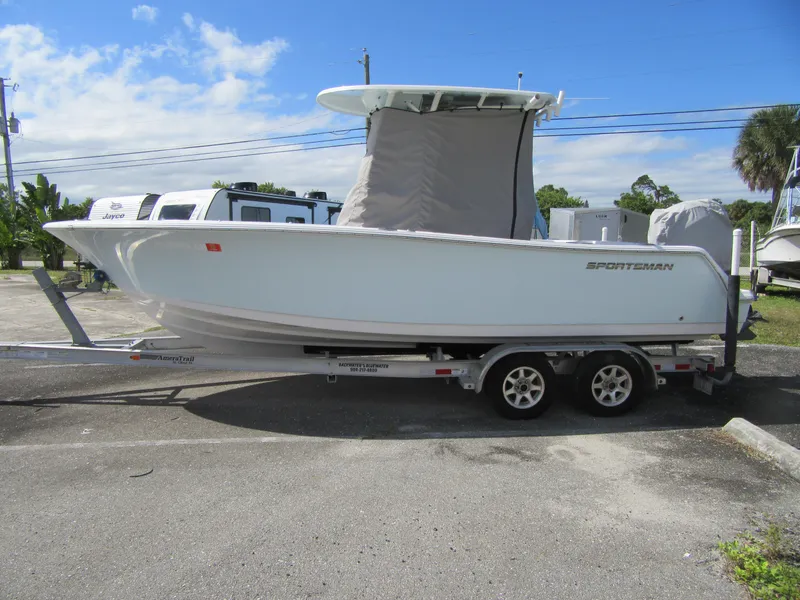 2017 Sportsman Open 232 Center Console