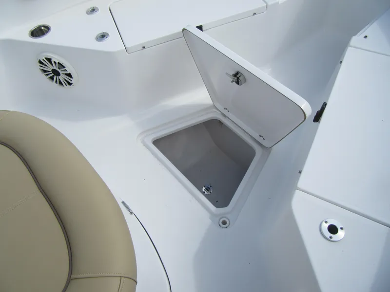 2017 Sportsman Open 232 Center Console
