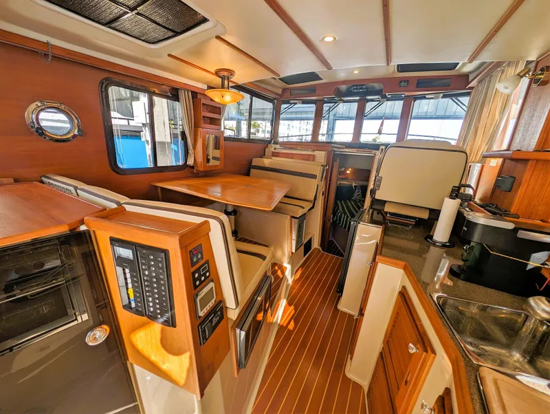 2018 Ranger Tugs R-31 CB