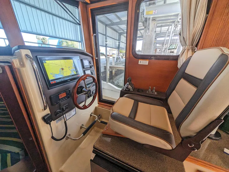 2018 Ranger Tugs R-31 CB