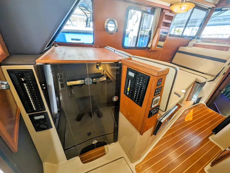2018 Ranger Tugs R-31 CB