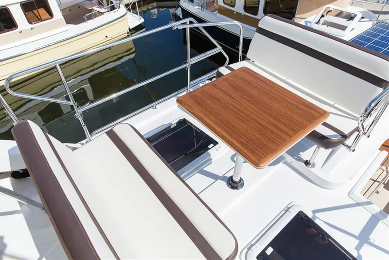 2018 Ranger Tugs R-31 CB