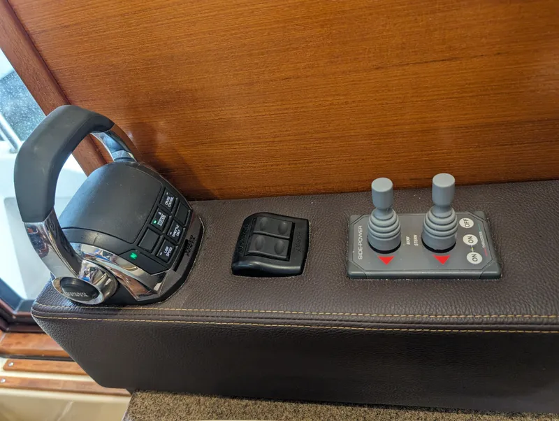 2018 Ranger Tugs R-31 CB