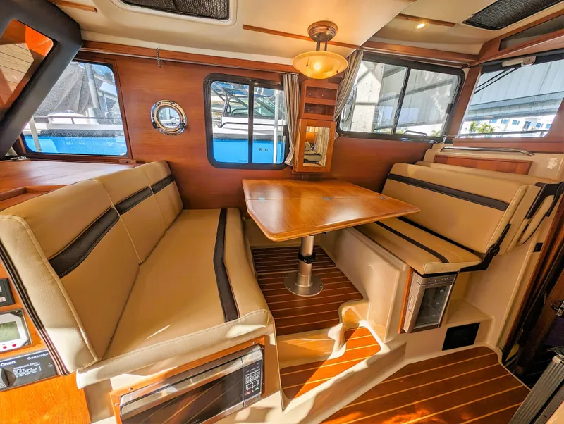 2018 Ranger Tugs R-31 CB