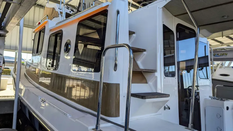 2018 Ranger Tugs R-31 CB