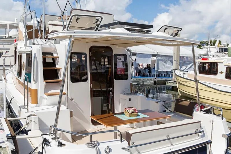 2018 Ranger Tugs R-31 CB