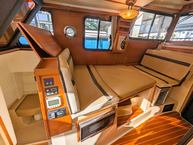2018 Ranger Tugs R-31 CB