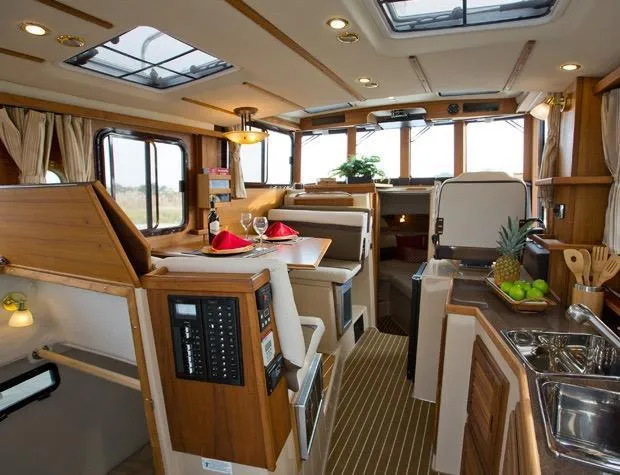 2018 Ranger Tugs R-31 CB