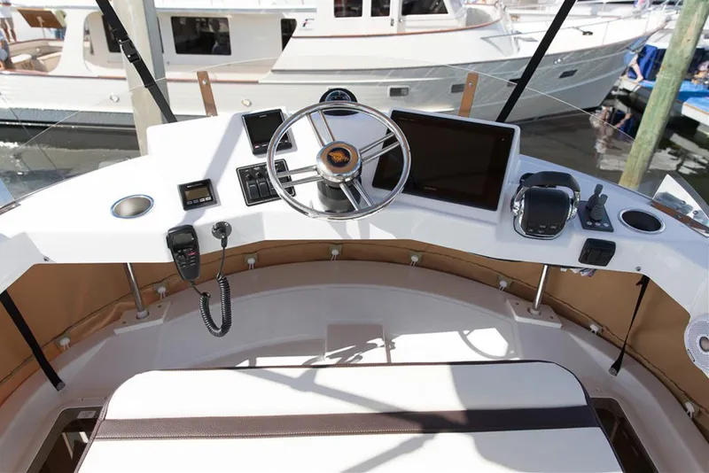 2018 Ranger Tugs R-31 CB