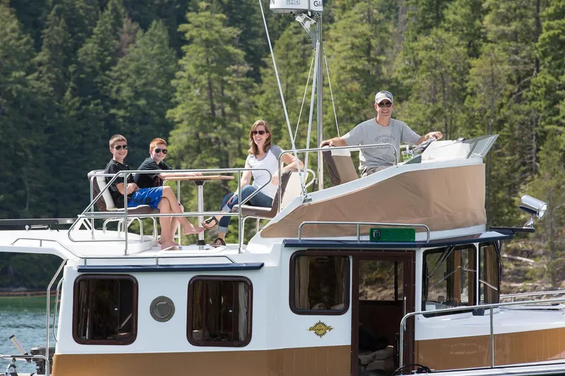 2018 Ranger Tugs R-31 CB