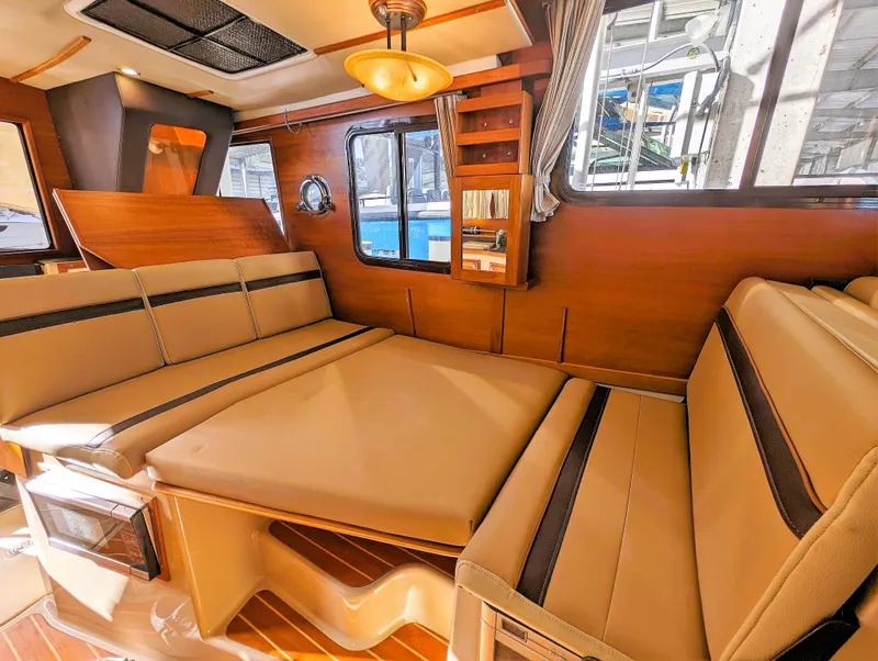 2018 Ranger Tugs R-31 CB