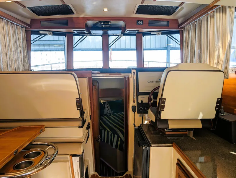 2018 Ranger Tugs R-31 CB