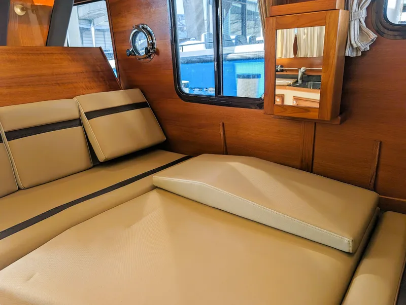 2018 Ranger Tugs R-31 CB