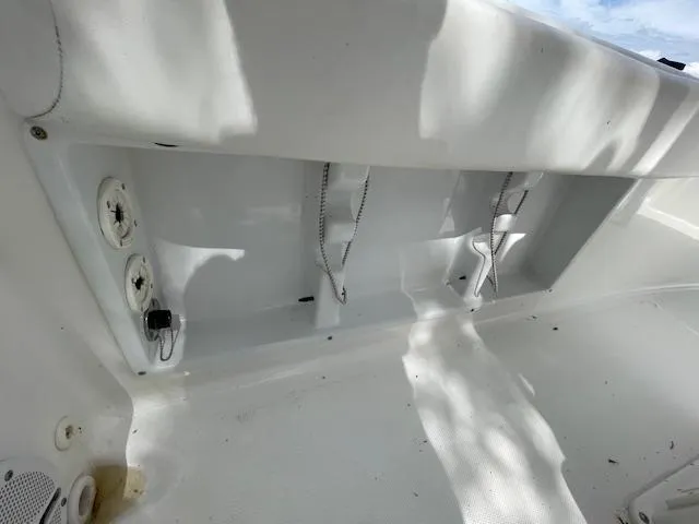 2013 Sea Hunt Triton 225