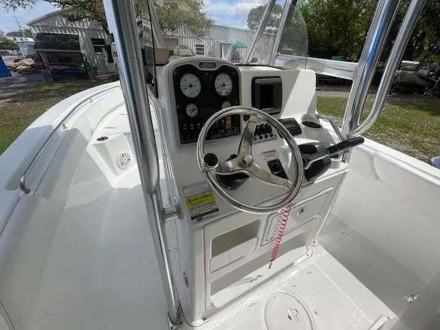 2013 Sea Hunt Triton 225