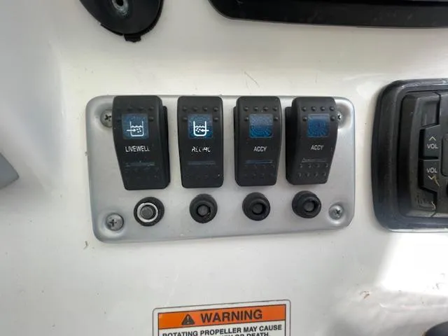 2013 Sea Hunt Triton 225