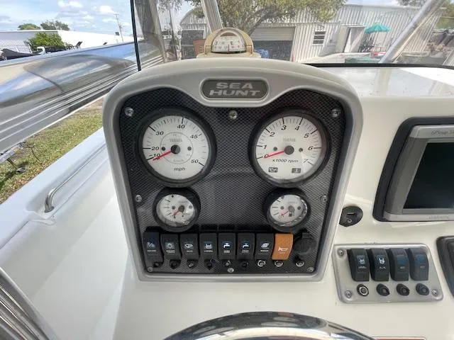 2013 Sea Hunt Triton 225