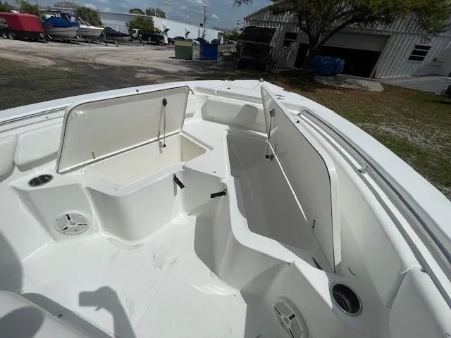 2013 Sea Hunt Triton 225