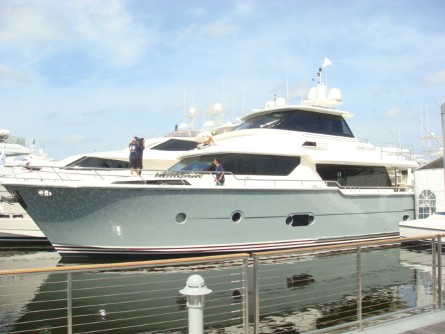 73 Horizon motor yacht