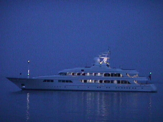 Cakewalk — 204′ FEADSHIP CAKEWALK anchored off Capri