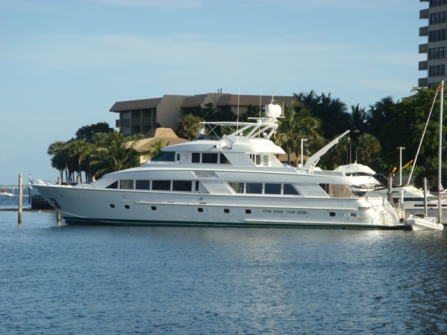 Delicious — 117’ HATTERAS DELICIOUS