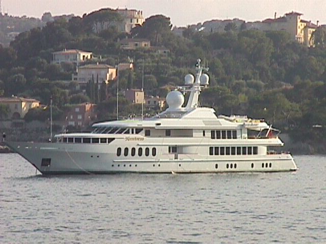 Huntress — 180′ FEADSHIP HUNTRESS off Cap Ferrat