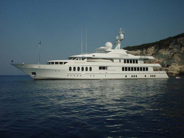 Huntress — 180’ FEADSHIP HUNTRESS in Greece