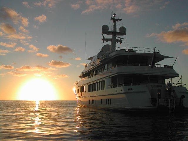 Huntress — 180’ FEADSHIP HUNTRESS at sunset