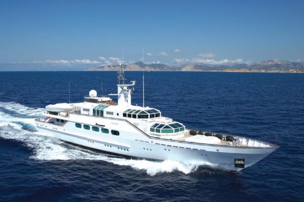 Paraiso — 153′ FEADSHIP PARAISO underway