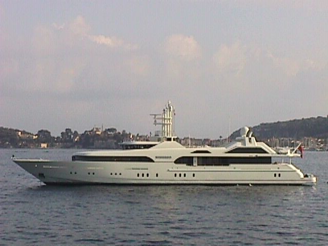 Sussuro — 160′ FEADSHIP SUSSURO off Cap Ferrat