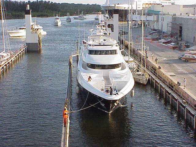 143′ LLOYDS RENEGADE loading on DOCKWISE 2
